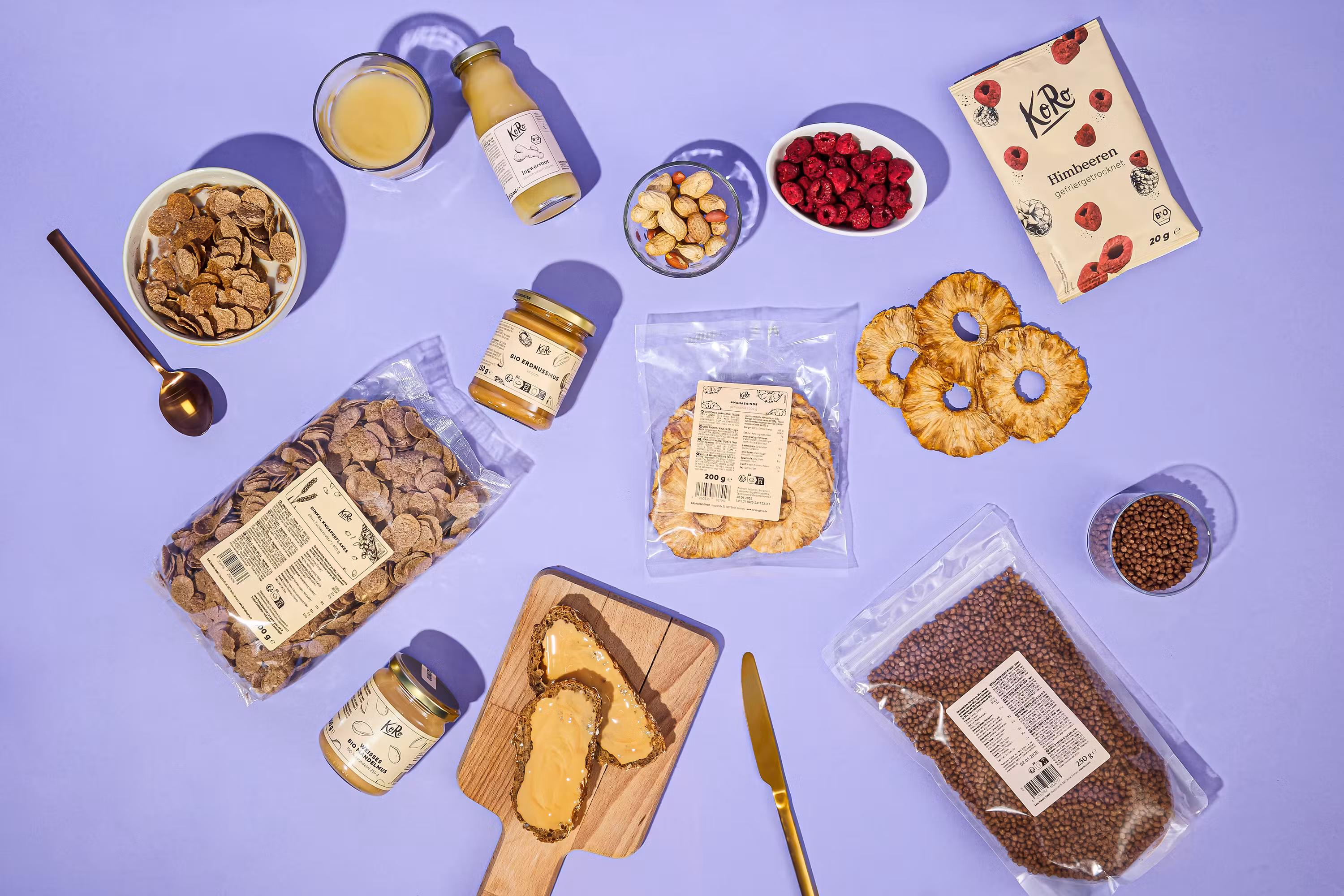 Breakfast-Bundle-Produkte-auf-dem-Frühstückstisch.avif